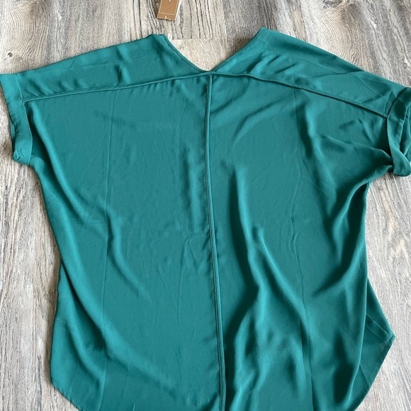 Lush NWT Women’s criss cross v neck top, size large. - Picture 6 of 10